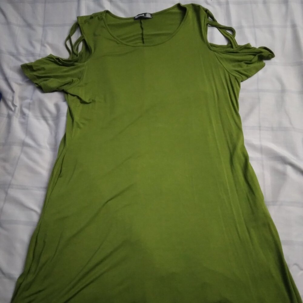 Oyanus- green detailed shoulder/arm shift dress with pockets
